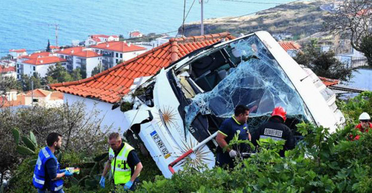 29 killed in Portugal tourist bus crash