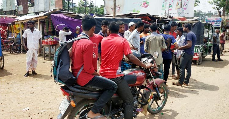 হঠাৎ বাস ধর্মঘটে বিপাকে যাত্রীরা