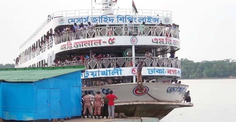 যাত্রীবাহী লঞ্চে পণ্য পরিবহন, ঝুঁকিতে যাত্রীরা