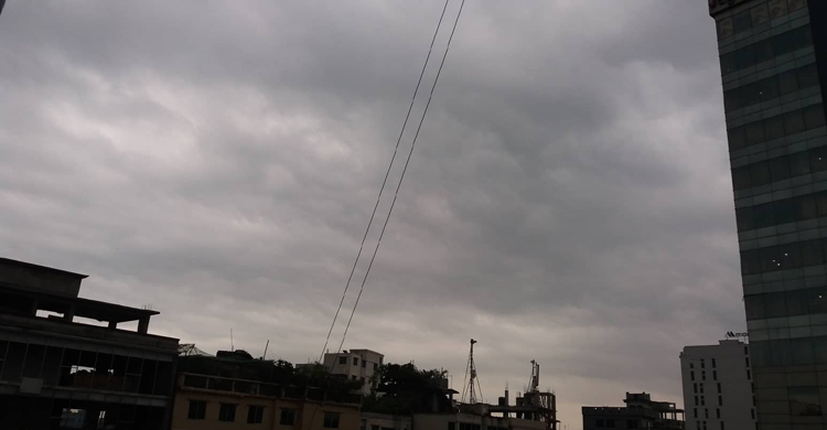 বর্ষার প্রথম সকালে বৃষ্টিতে স্বস্তি