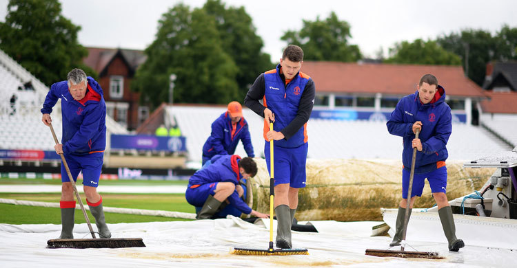 বিশ্বকাপ নিয়ে নতুন করে ভাবতে বাধ্য করছে বৃষ্টি
