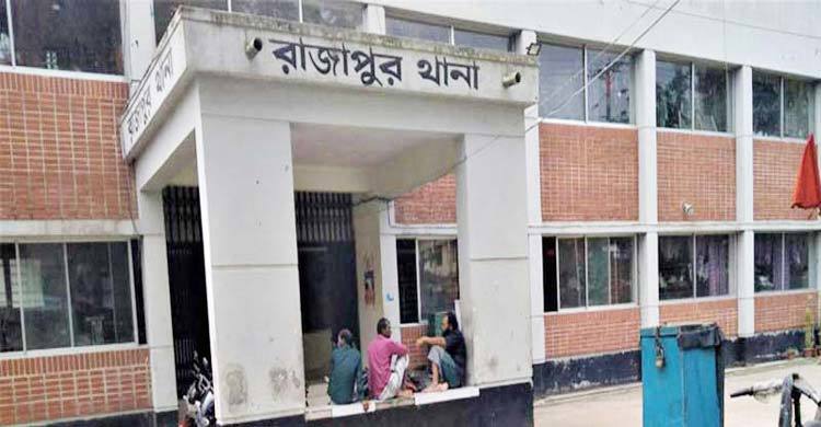 তিন শিশুকে ধরে থানায় দিল গ্রামবাসী