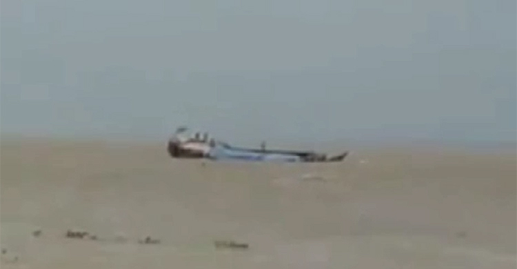 পদ্মায় ১৬০ টন সিমেন্ট নিয়ে ডুবে গেল ট্রলার