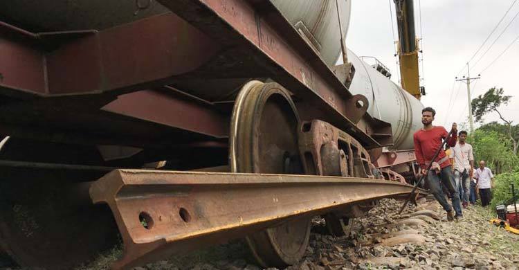Rail communication with Rajshahi remains halted, engineer suspended