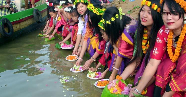 জলে ফুল ভাসিয়ে পাহাড়ে বৈসাবি উৎসব শুরু