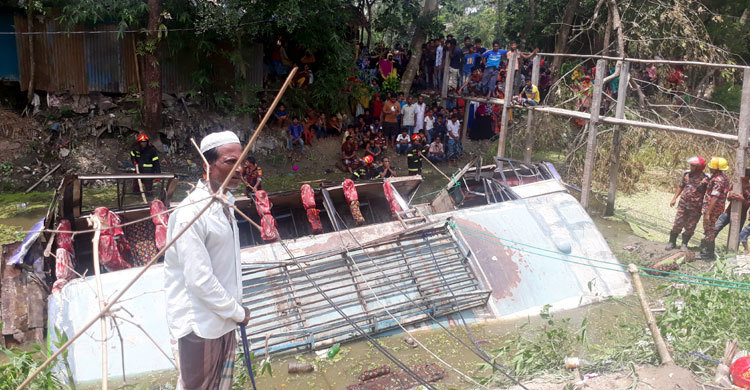 3 killed as bus falls into ditch in Noakhali