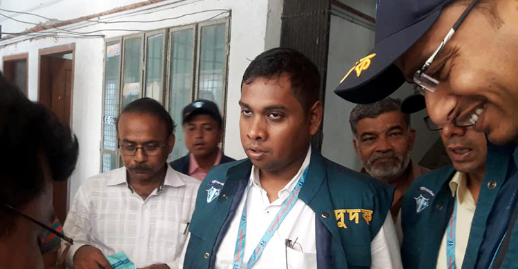 দুদকের টিম আসতেই পালালেন স্টোর কিপার