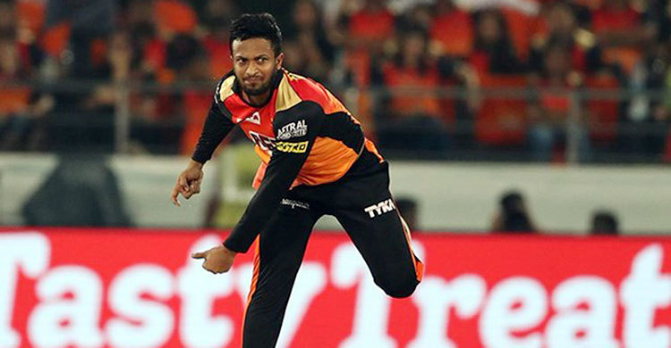 খেলছেন সাকিব, ব্যাটিংয়ে হায়দরাবাদ