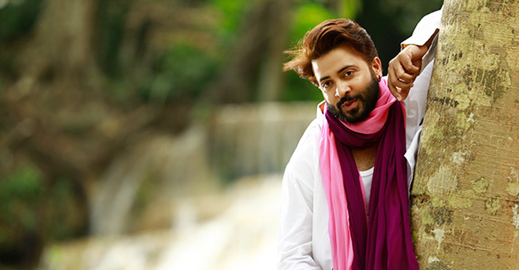 ইন্ডাস্ট্রি চাঙ্গা করতে তিন পরিচালক নিয়ে মাঠে নামছেন শাকিব