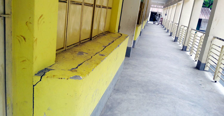 সেই স্কুল পরিদর্শন করলেন শিক্ষা ও এলজিইডি কর্মকর্তা