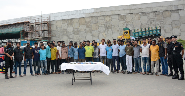 মহাসড়কে পরিবহনে চাঁদাবাজির অভিযোগে আটক ১৯