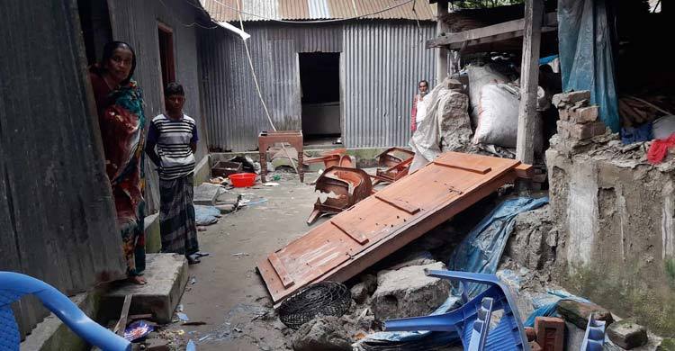 সিরাজগঞ্জে দু’পক্ষের সংঘর্ষে নিঃস্ব হচ্ছেন সাধারণ মানুষ