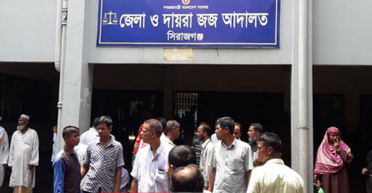 কলেজছাত্রীকে জড়িয়ে ধরার ঘটনায় মামলা