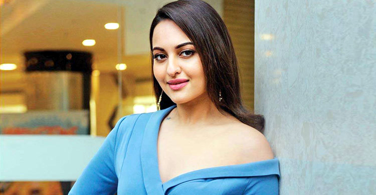 নায়িকা সোনাক্ষীকে খুঁজছে পুলিশ