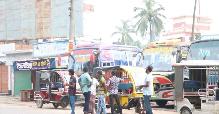 ৬ দিনেও কাটেনি মালিক-শ্রমিক দ্বন্দ্ব, দুর্ভোগে যাত্রীরা