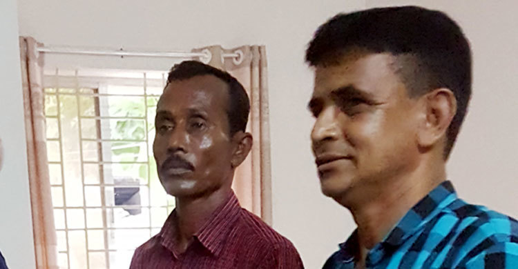 মাদরাসা ছাত্রীকে বিয়ে করে ধরা বিমান কর্মকর্তা!