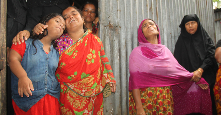 ‘আমাগোরে লাশটা আইন্যা দেন’