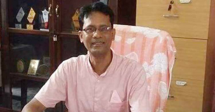 ঝালমুড়ি বিক্রেতাকে রুমে এনে পেটালেন শিক্ষক