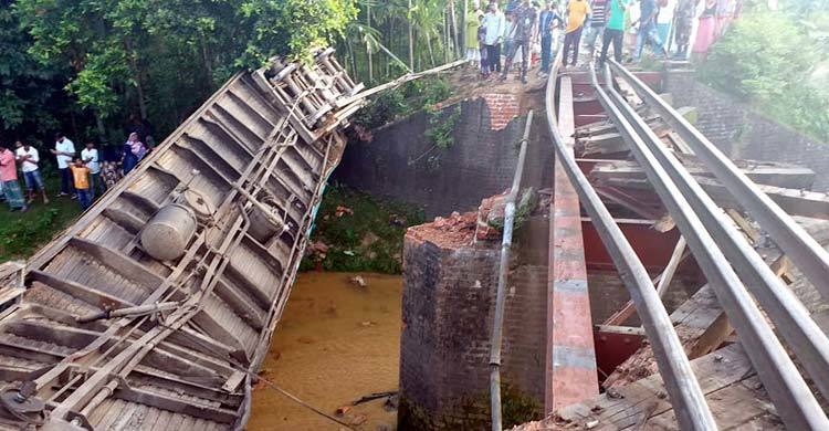 রেল দুর্ঘটনায় সরকারের অব্যবস্থাপনা দায়ী : মির্জা ফখরুল