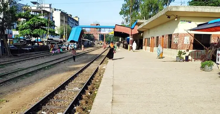 চবিতে ছাত্র ধর্মঘট অব্যাহত, বন্ধ শাটল ট্রেন