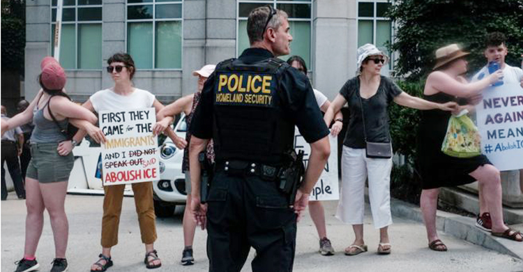 US expands powers to deport migrants without going to court