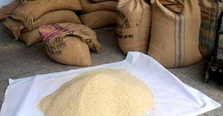 সুবিধাভোগী জানেনই না তার নামে চাল ওঠানো হচ্ছে