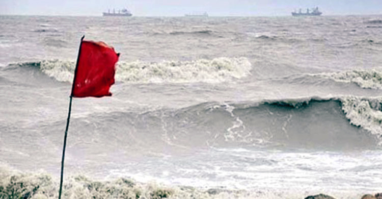 সমুদ্রে লঘুচাপ, বন্দরসমূহে তিন সতর্ক সংকেত