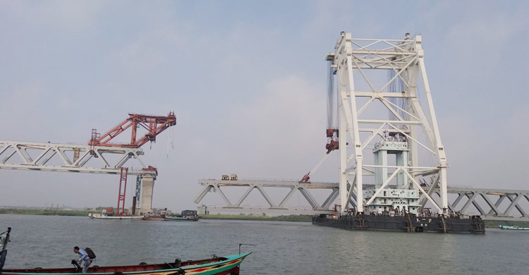 পদ্মা সেতুতে বসছে নবম স্প্যান