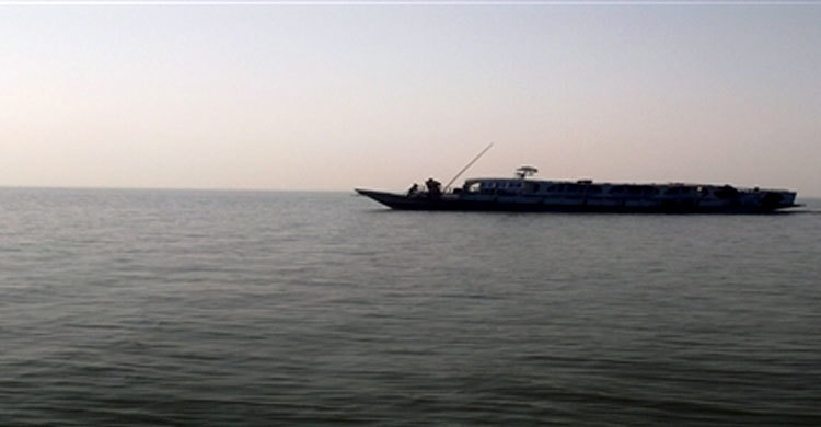 ১৪শ মণ ধান নিয়ে ডুবে গেল ট্রলার