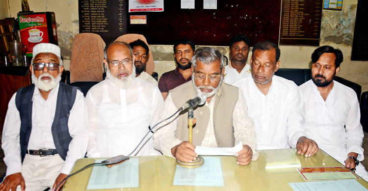 সারিয়াকান্দিতে নৌকার বিপক্ষে কাজ করছেন এমপি ও তার স্ত্রী!