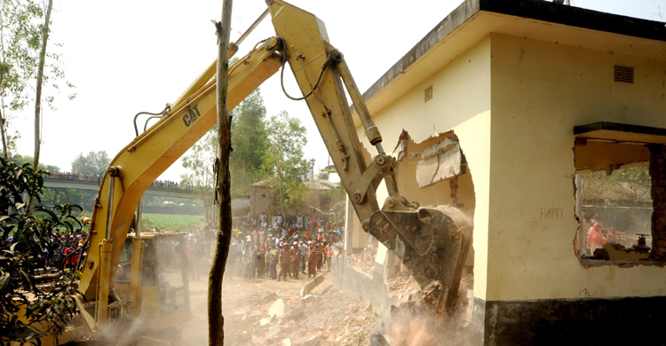 বগুড়ায় করতোয়া নদীর অবৈধ দখল উচ্ছেদে অভিযান