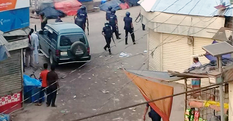 আ.লীগের দুই পক্ষের গোলাগুলি, ককটেল বিস্ফোরণ