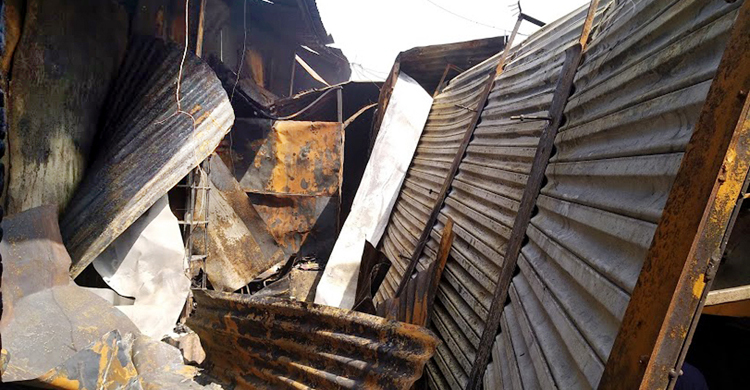 কুমিল্লায় ৪০টি দোকানে আগুন