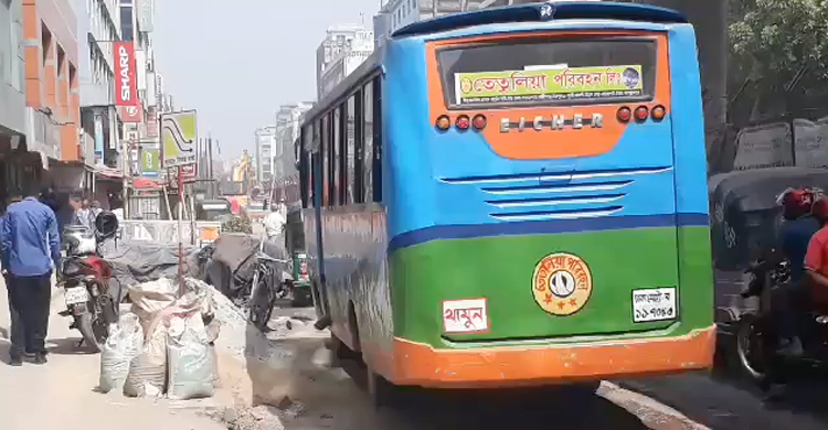 ঢাকায় বাসের ধাক্কায় মোটরসাইকেল আরোহী নিহত