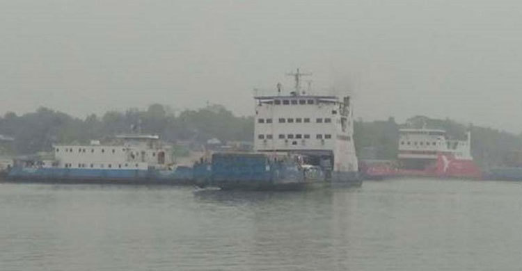 দৌলতদিয়া-পাটুরিয়া নৌ-রুটে ফেরি চলাচল বন্ধ