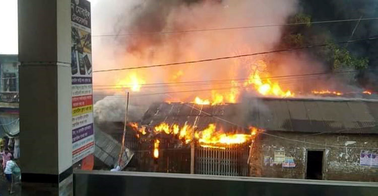 মহেশখালীতে বাজারে আগুন, ৬০ কোটি টাকার ক্ষতি