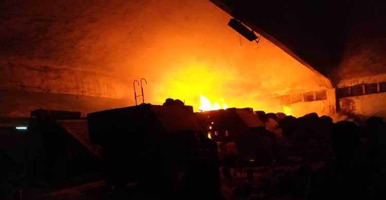 এবার আগুনে পুড়ল জুট মিল