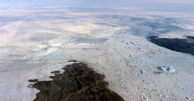 উল্টো পথে হাঁটছে হিমবাহ