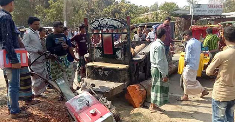 কাঠের গুঁড়ি চাপায় প্রাণ গেল ট্রলি চালকের