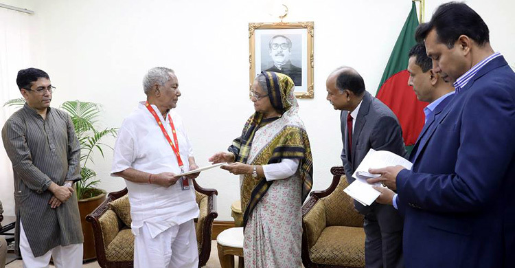 দশ পরিবারকে আর্থিক সহায়তা দিলেন প্রধানমন্ত্রী