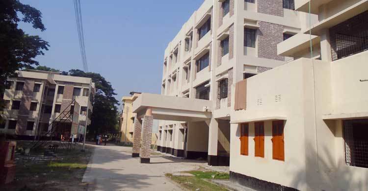 চাচার কামড়ে ভাতিজা হাসপাতালে