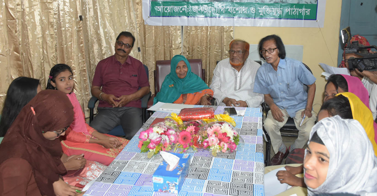 পাগলের মতো সবার বাড়ি বাড়ি ছুটেছি