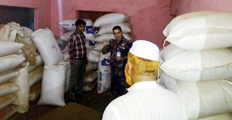 আক্কাচের দোকানে ১০ হাজার কেজি ভারতীয় চা-পাতা