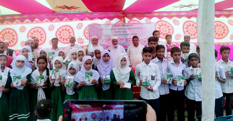 জামালপুরে ২০০ শিক্ষার্থীকে শিক্ষা সামগ্রী প্রদান