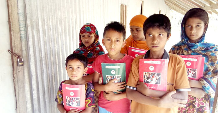 স্কুলে পরিচালনা পর্ষদের সভাপতির তালা