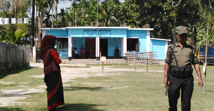 নৌকা ছাড়া অন্য কোনো প্রার্থীর এজেন্ট নেই