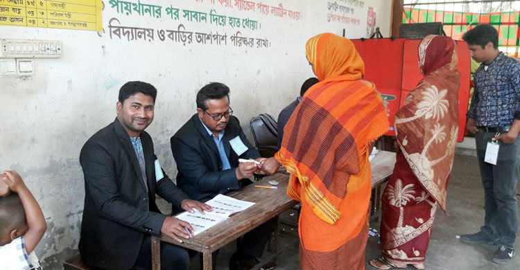 লালমনিরহাটে প্রিসাইডিং অফিসার প্রত্যাহার, ইউপি সদস্য আটক