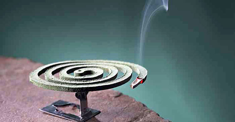 মশার কয়েলের আগুনে একই পরিবারের চারজন দগ্ধ