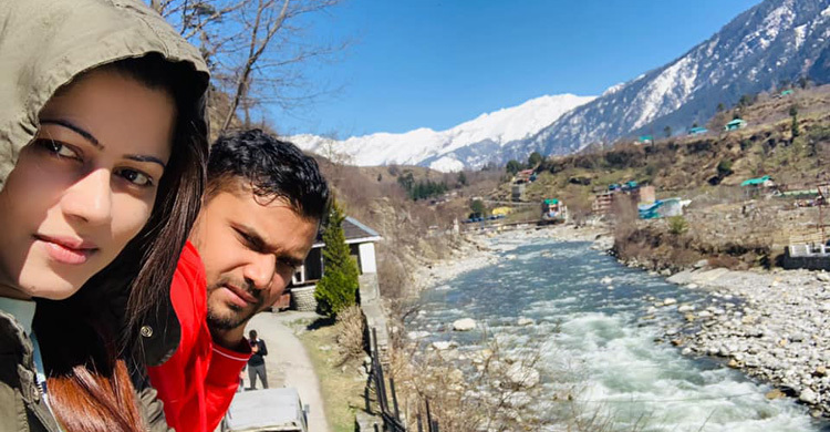 স্ত্রী-সন্তান নিয়ে হিমাচলে মাশরাফি