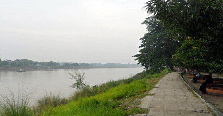 নদের পাড়ে যুবকের গলাকাটা লাশ